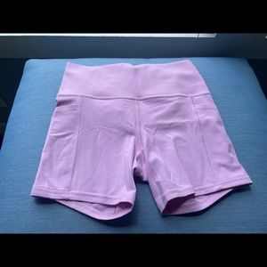 Athleta salutation stash pocket short